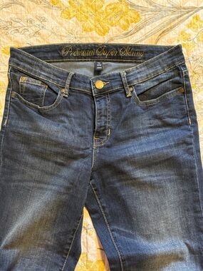 GAP Dark Blue Skinny Jeans with Gold Hardware  size 10/30 never worn.